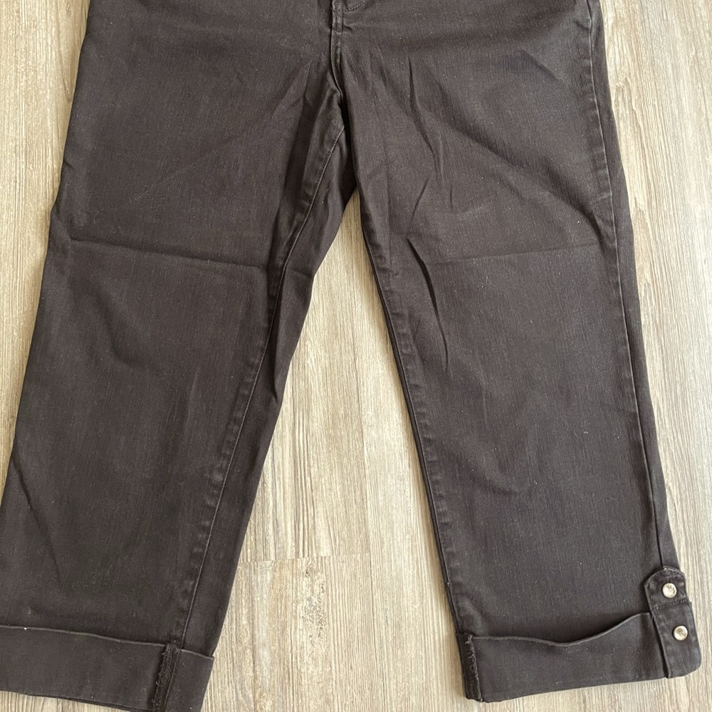 Black NYDJ capris